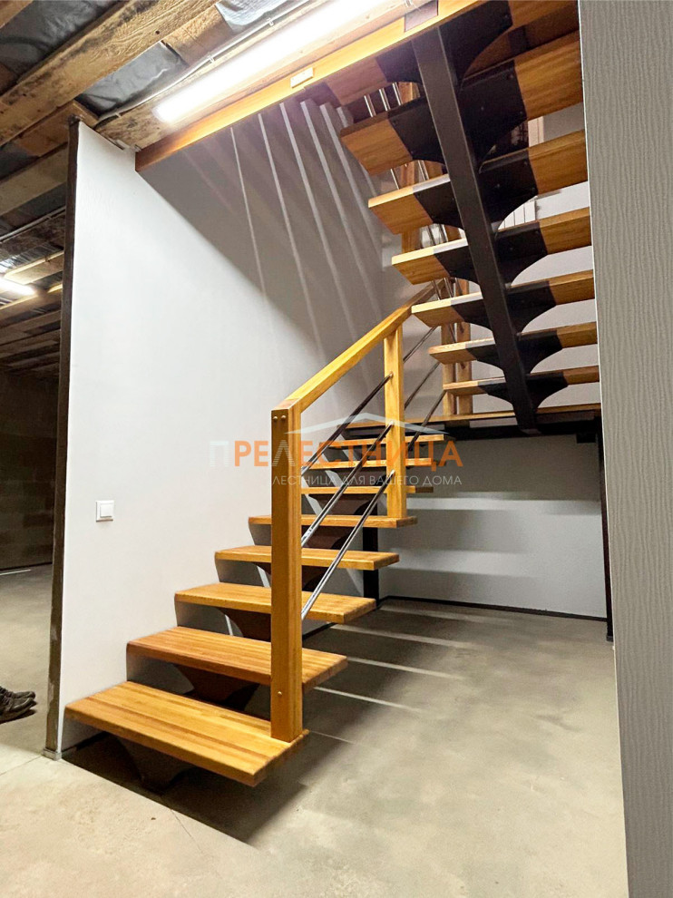 Лестница на центральном косоуре Ассоль-42