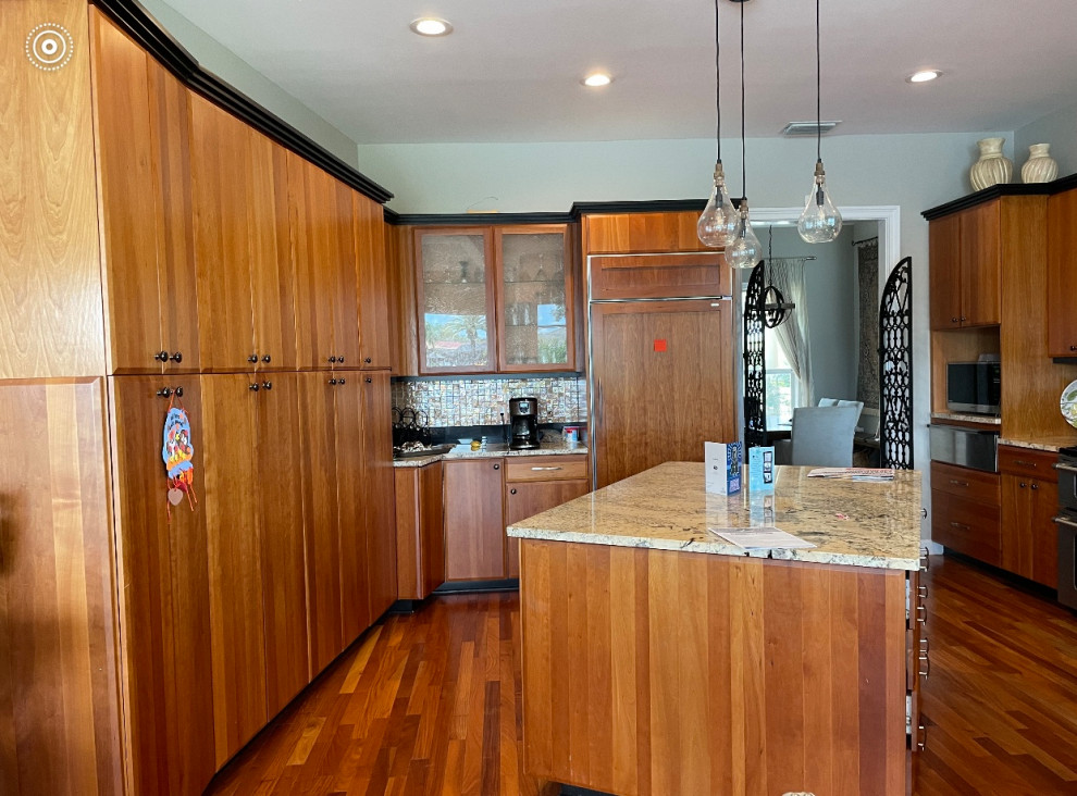 Large traditional u-shaped kitchen/diner in Tampa with a double-bowl sink, shaker cabinets, light wood cabinets, engineered stone countertops, white splashback, ceramic splashback, stainless steel appliances, an island and white worktops.