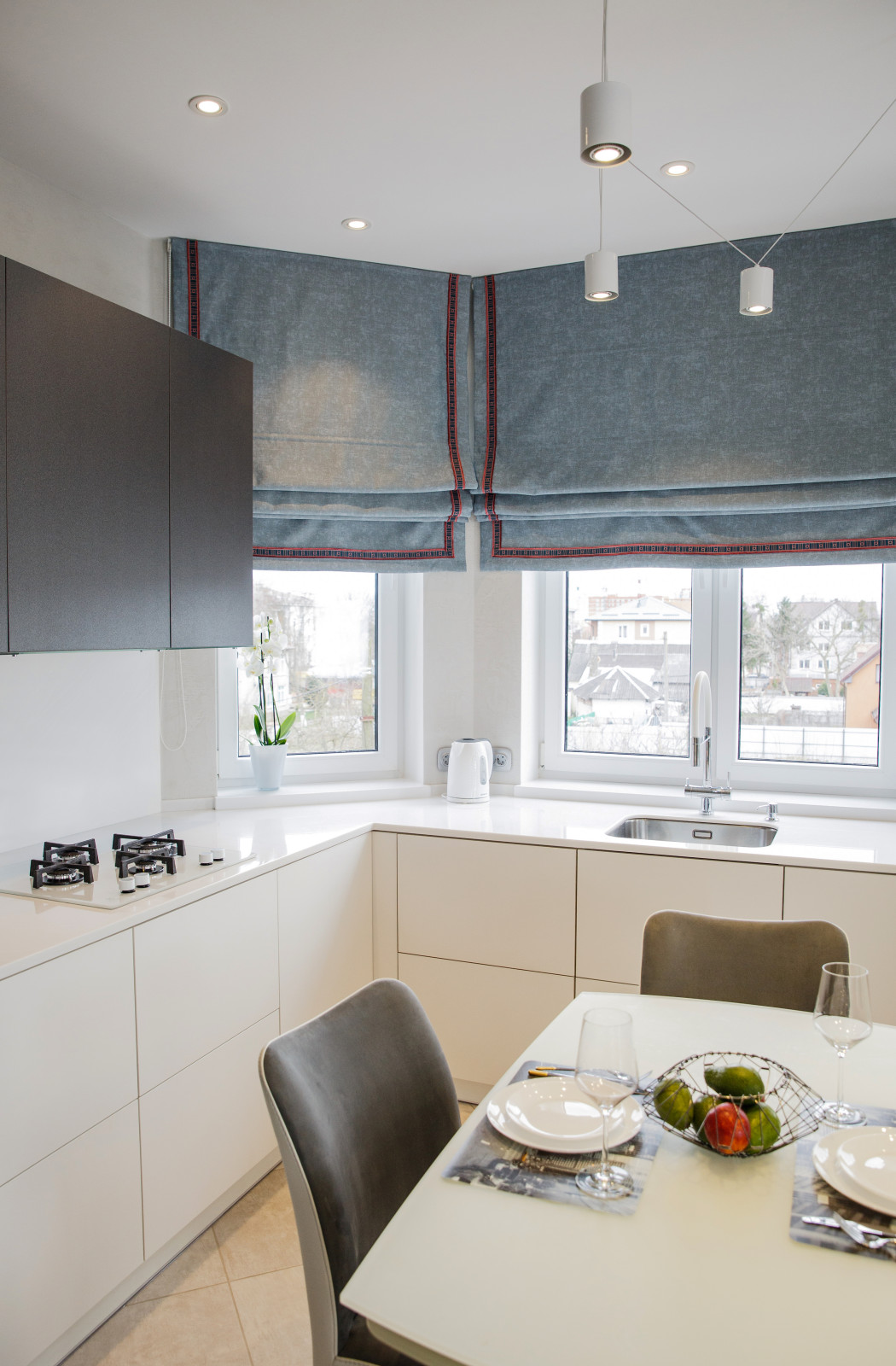 Двухэтажная квартира с мансардным потолком