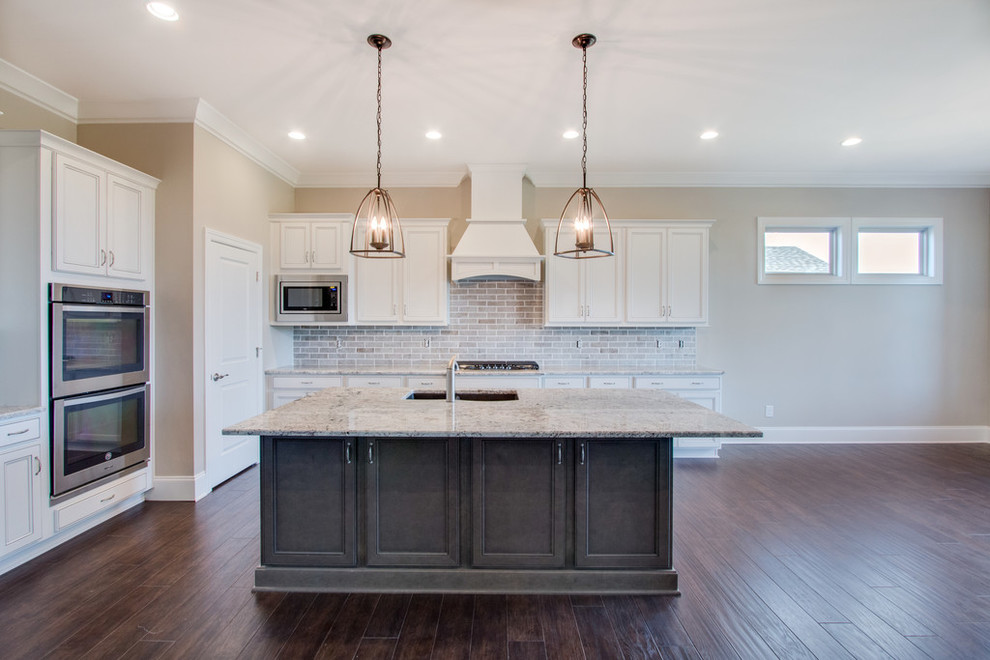 This is an example of a transitional kitchen in Nashville.