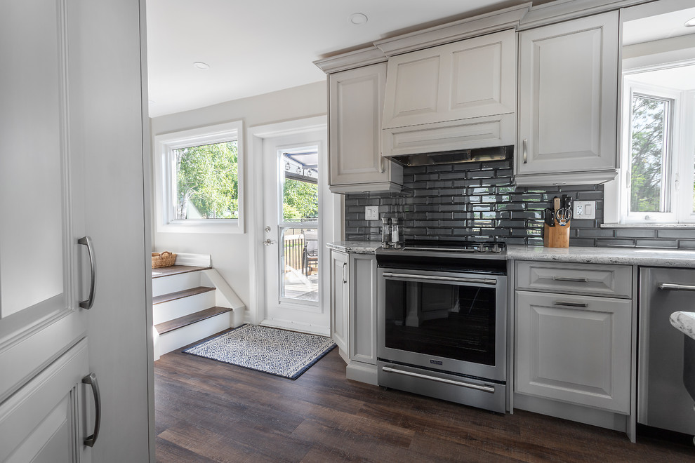 Inspiration for a transitional home design remodel in Toronto