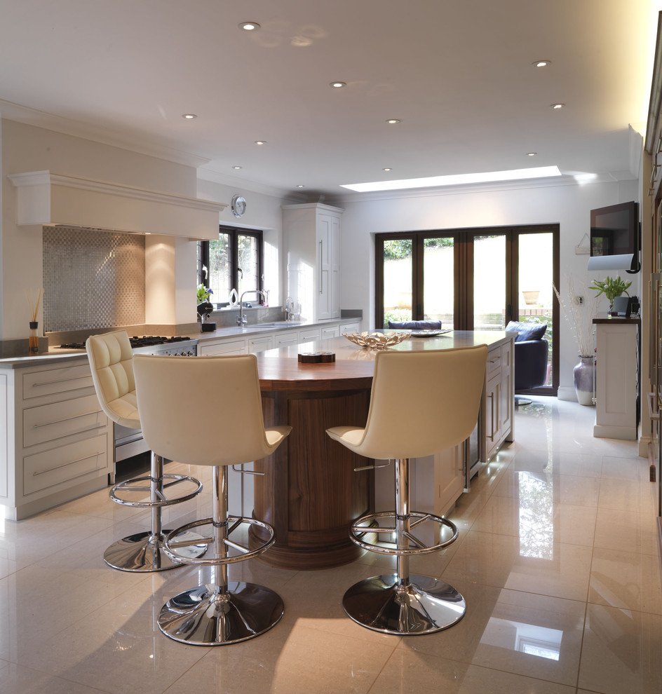 Photo of a mid-sized contemporary u-shaped eat-in kitchen in Hampshire with a drop-in sink, shaker cabinets, grey cabinets, quartz benchtops, metallic splashback, metal splashback, stainless steel appliances, ceramic floors and with island.