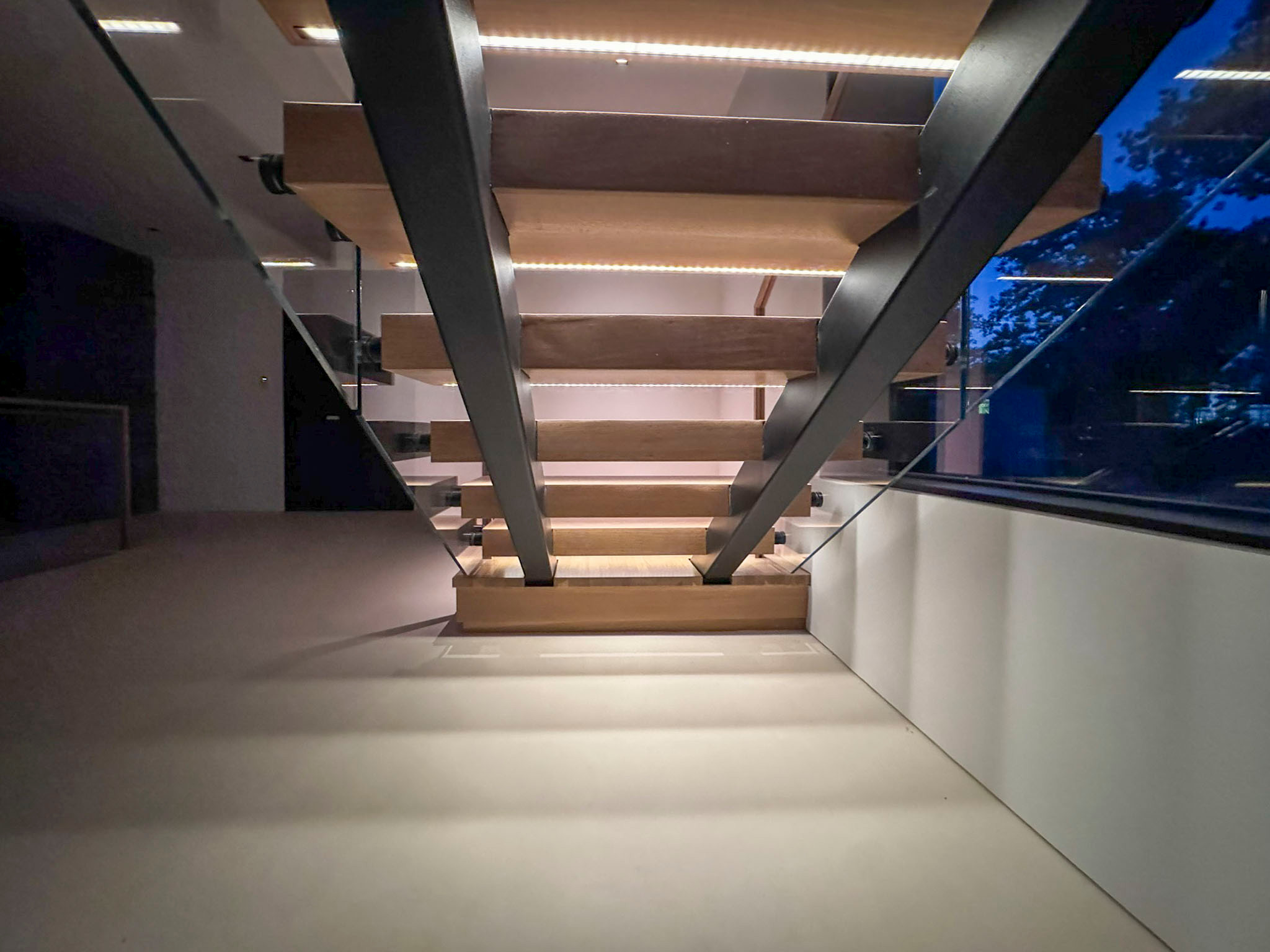 126_Visually Open and Light Contemporary Staircase, Mclean, VA 22102