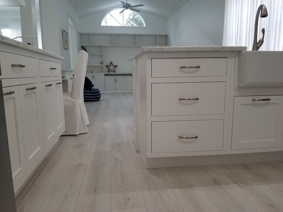 Home design - transitional home design idea in Miami