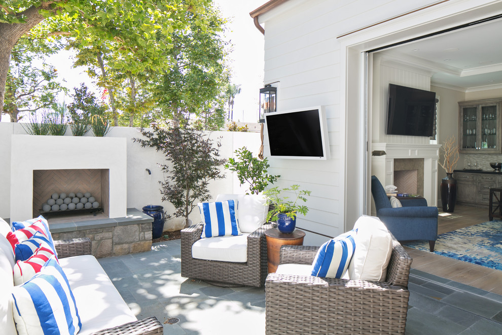 Example of a transitional patio design in Orange County