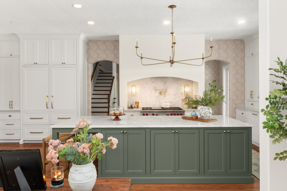 Inspiration for a transitional kitchen remodel in Orlando