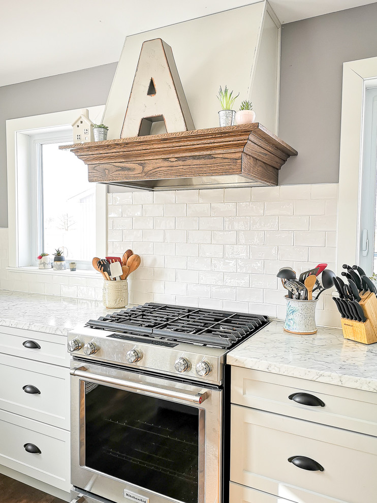 Kitchen - transitional kitchen idea
