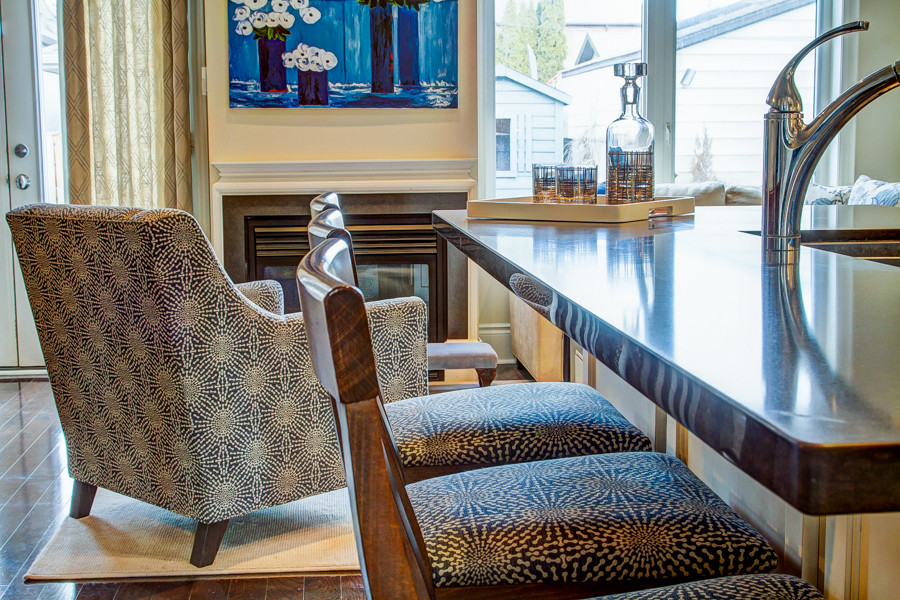 Home design - transitional home design idea in Toronto
