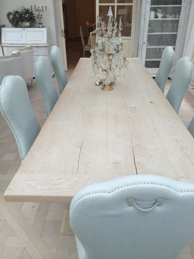 Dining room - rustic dining room idea