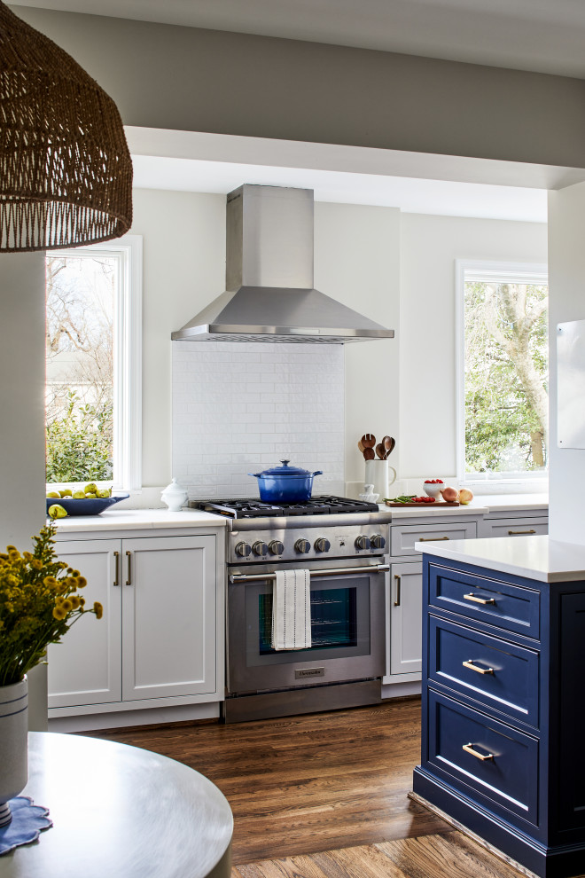 Example of a transitional kitchen design in DC Metro