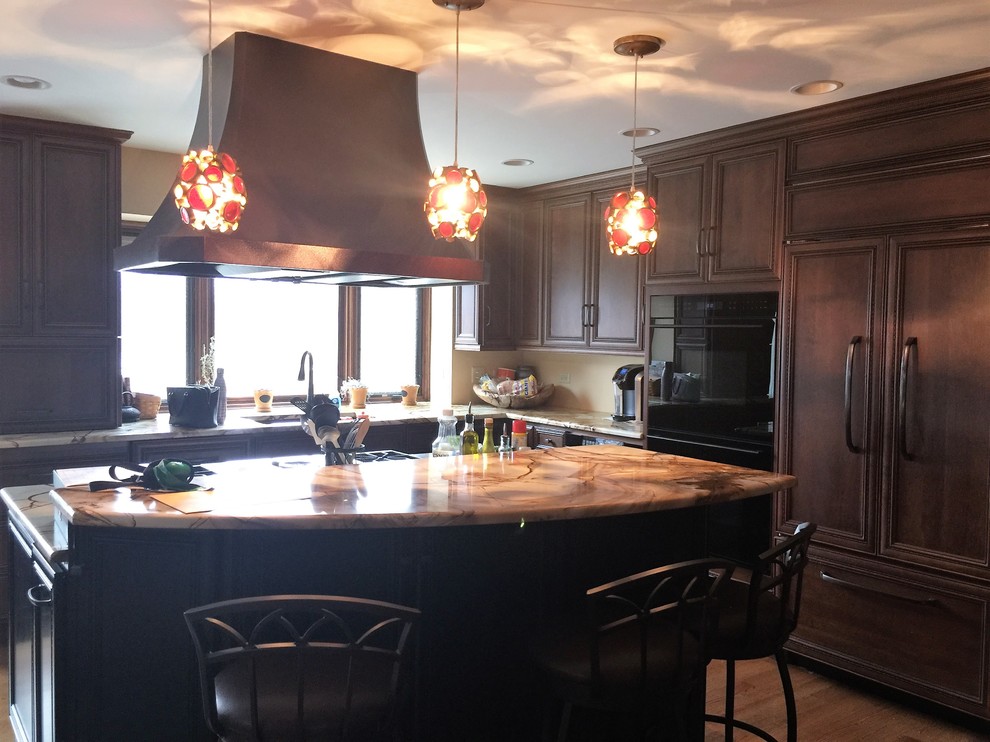 Example of a transitional kitchen design in Chicago