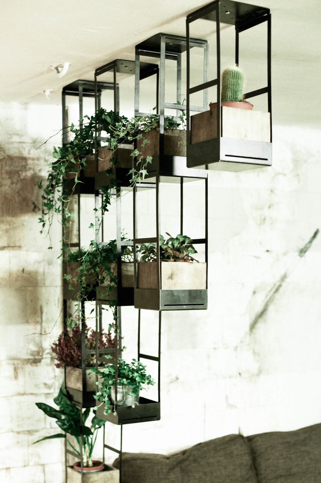 Декоративная перегородка "Подвесные кашпо"