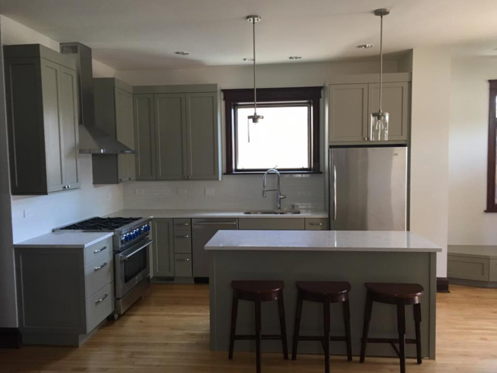 Kitchen - kitchen idea in Chicago