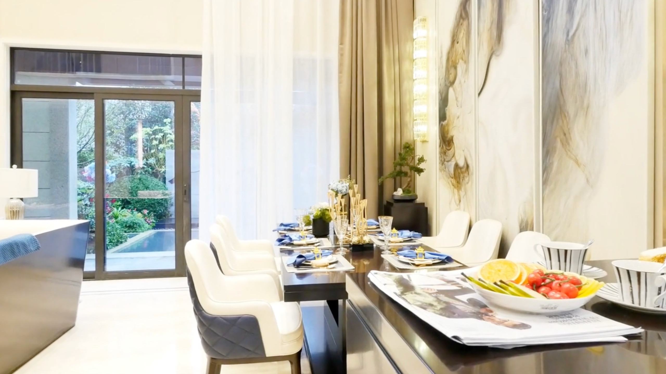 Sleek Modern Dining Room with Elegant Accents in Chertsey