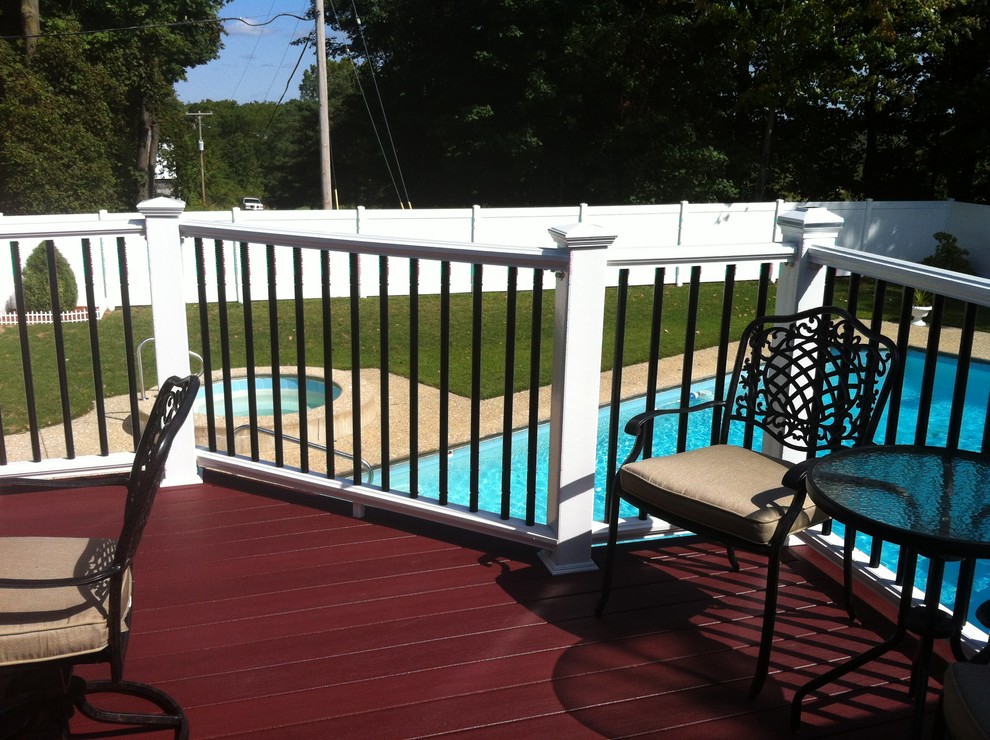 Mid-sized traditional backyard deck in Grand Rapids.