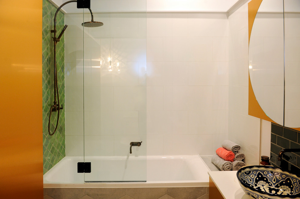 Design ideas for a transitional bathroom in Melbourne.