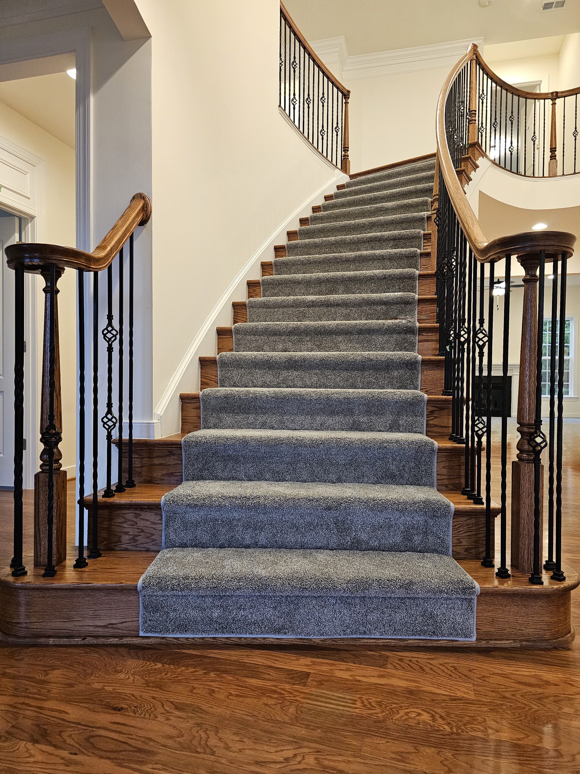 128_Grand Entryway Elliptical Staircase, Nokesville, VA 20181