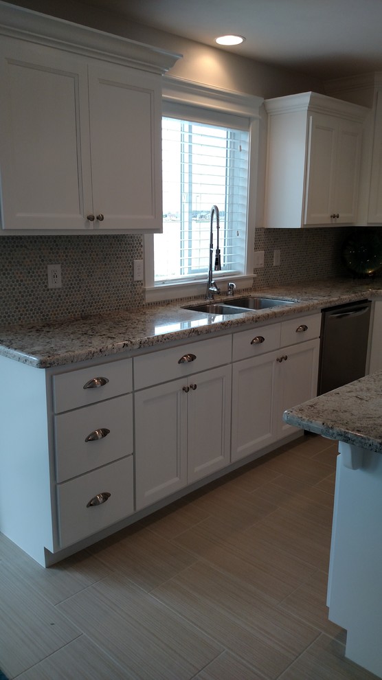 Kitchen - transitional kitchen idea