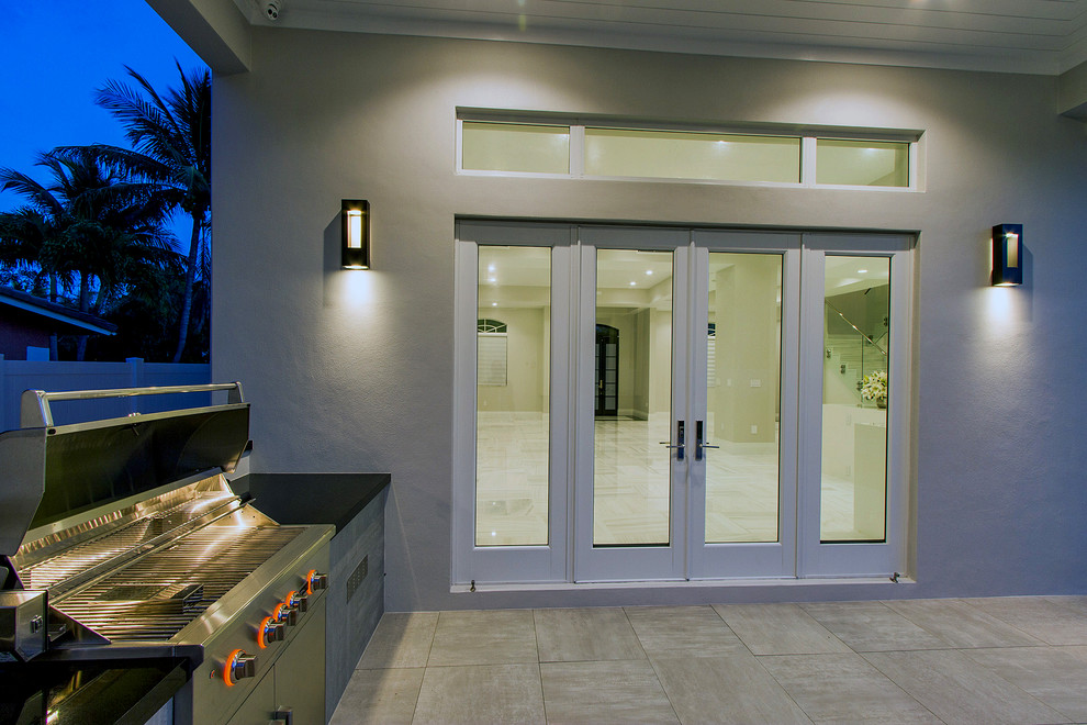 Home design - transitional home design idea in Miami