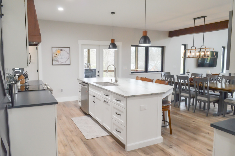 Kitchen - kitchen idea in Cincinnati