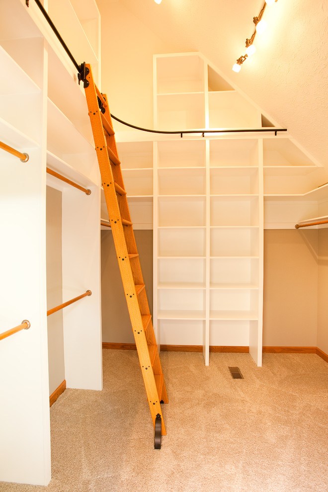 This is an example of a modern storage and wardrobe in Indianapolis.