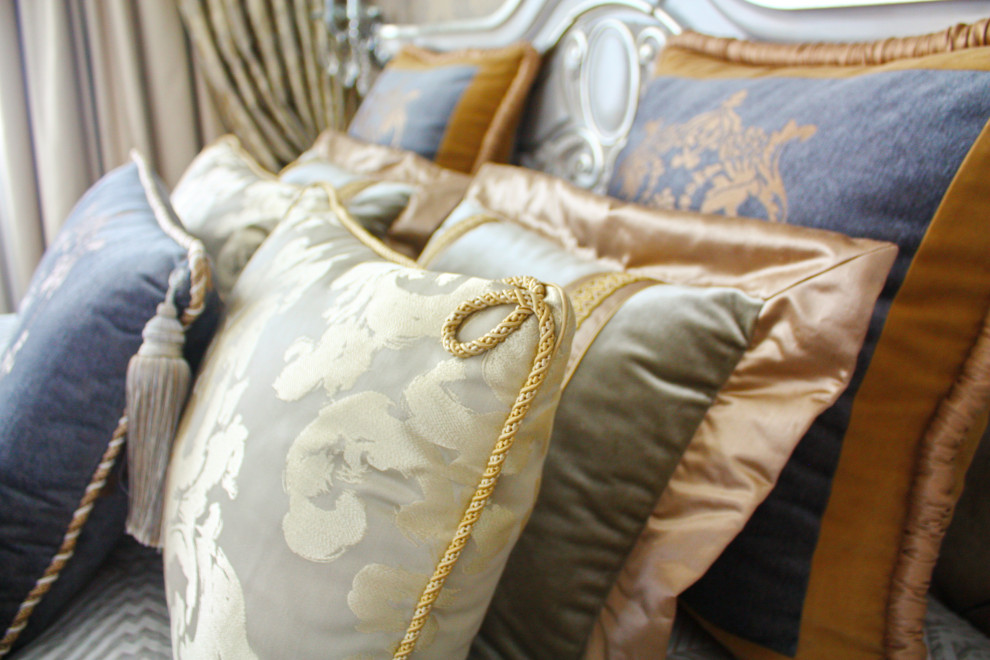 Спальни из розовой мечты: оформление кроватей; покрывала, валики, подушки