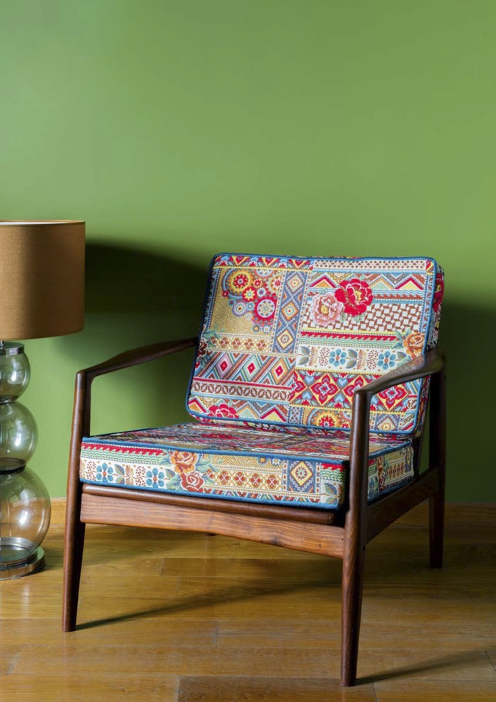 Стильная обивка мебели интересными тканями