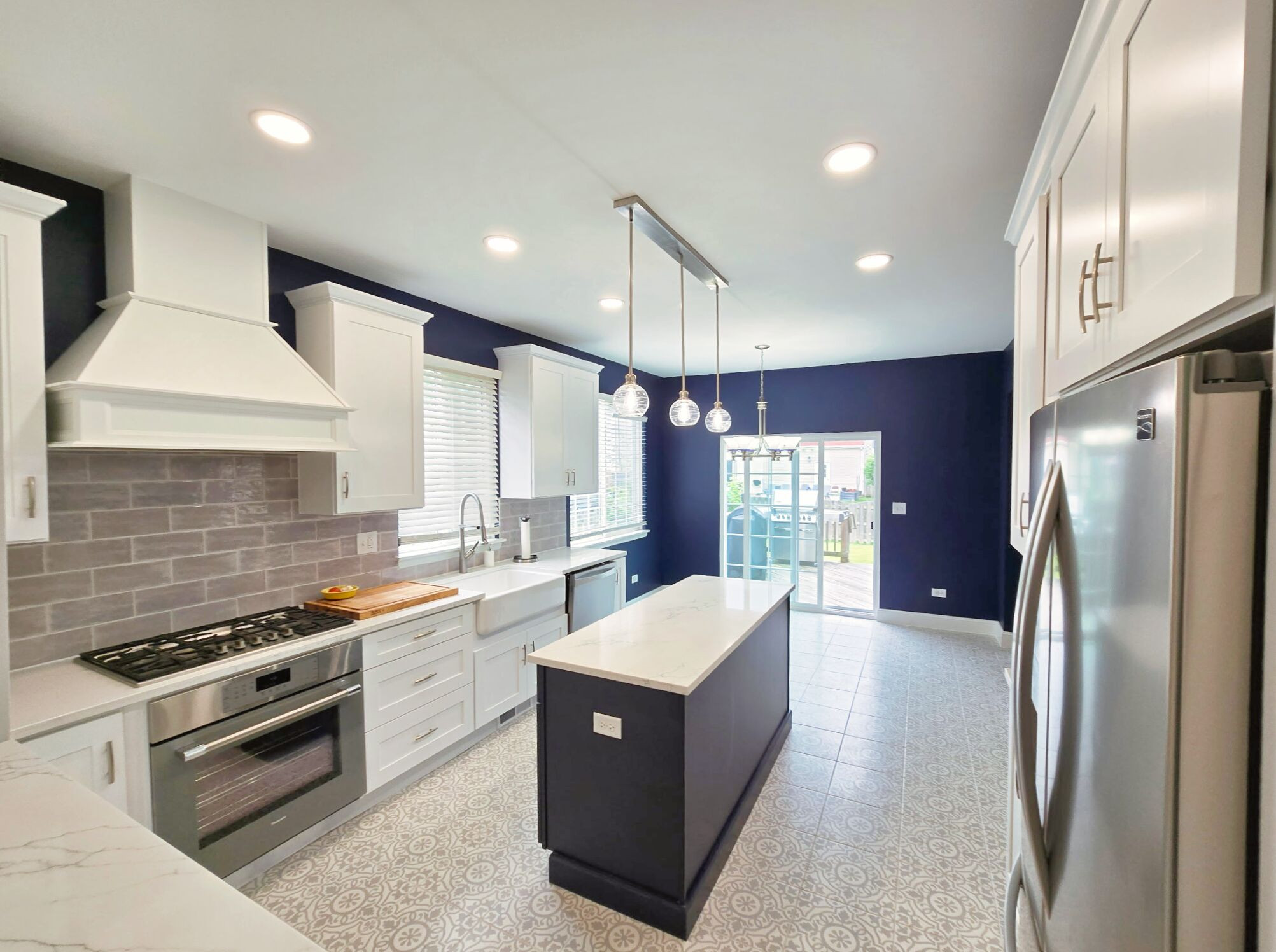 Example of a kitchen design in Chicago