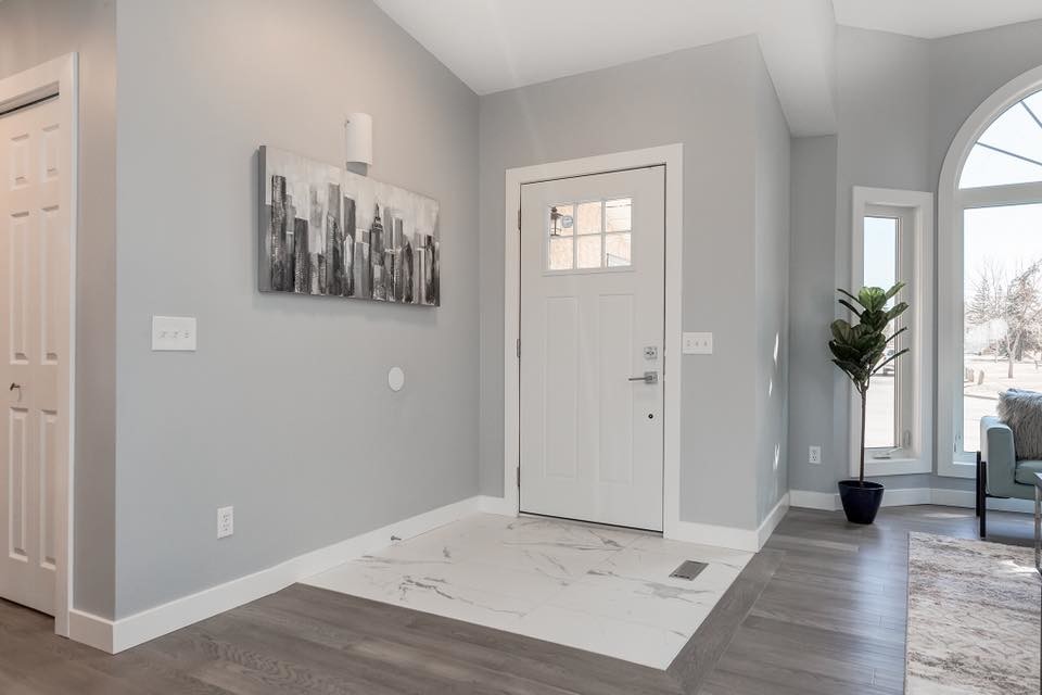 Example of a transitional entryway design in Calgary