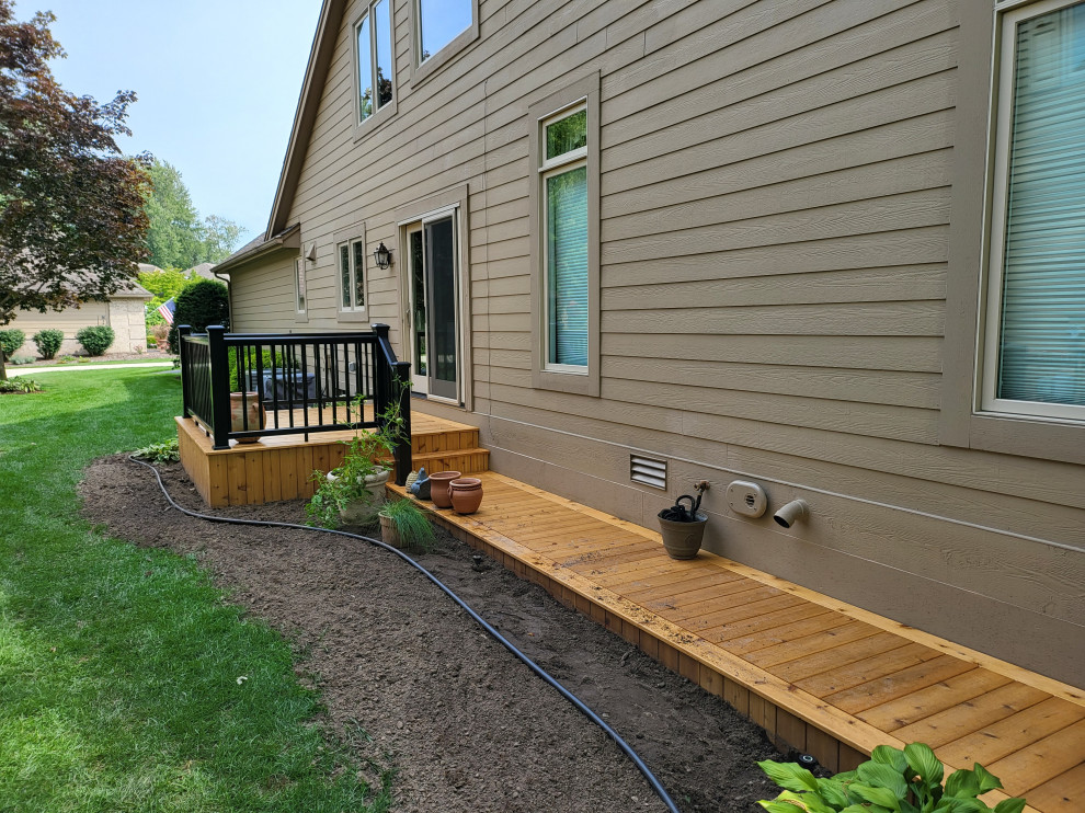 Mid-sized backyard deck photo