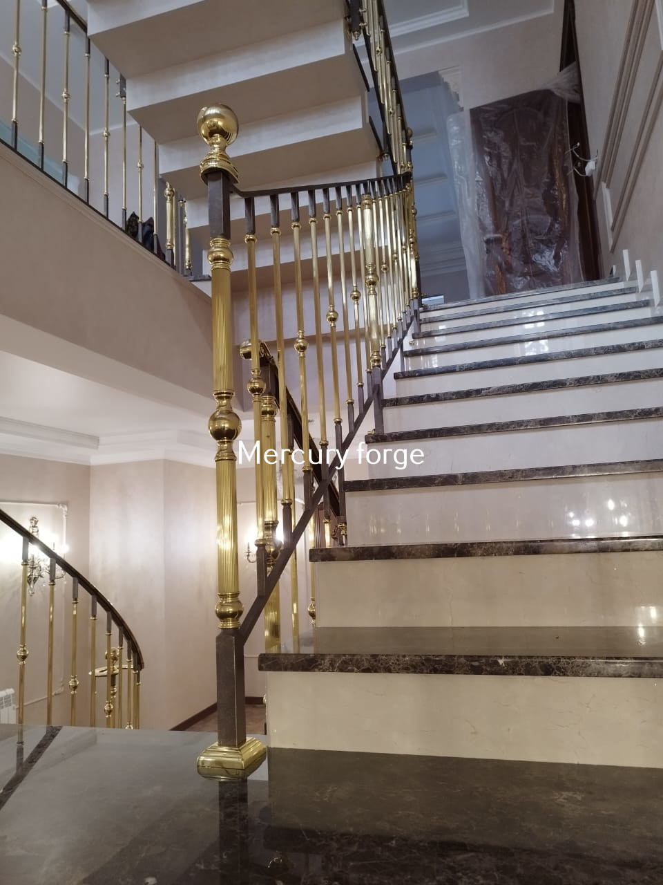 Лестница, латунное ограждение, фабрика Grande forge (Франция), коллекция Графиня