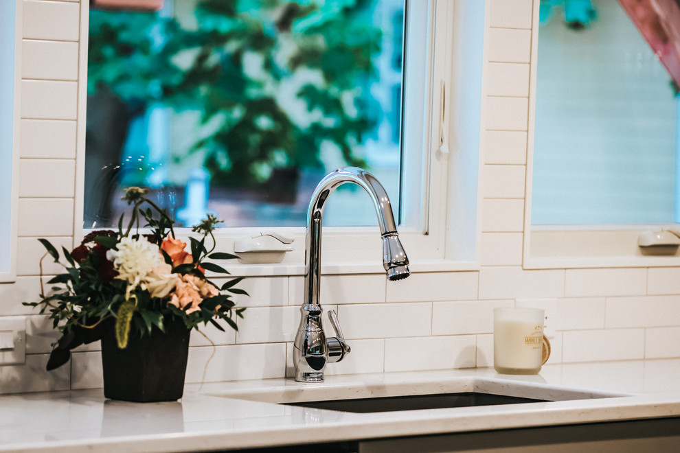 Transitional home design photo in Seattle