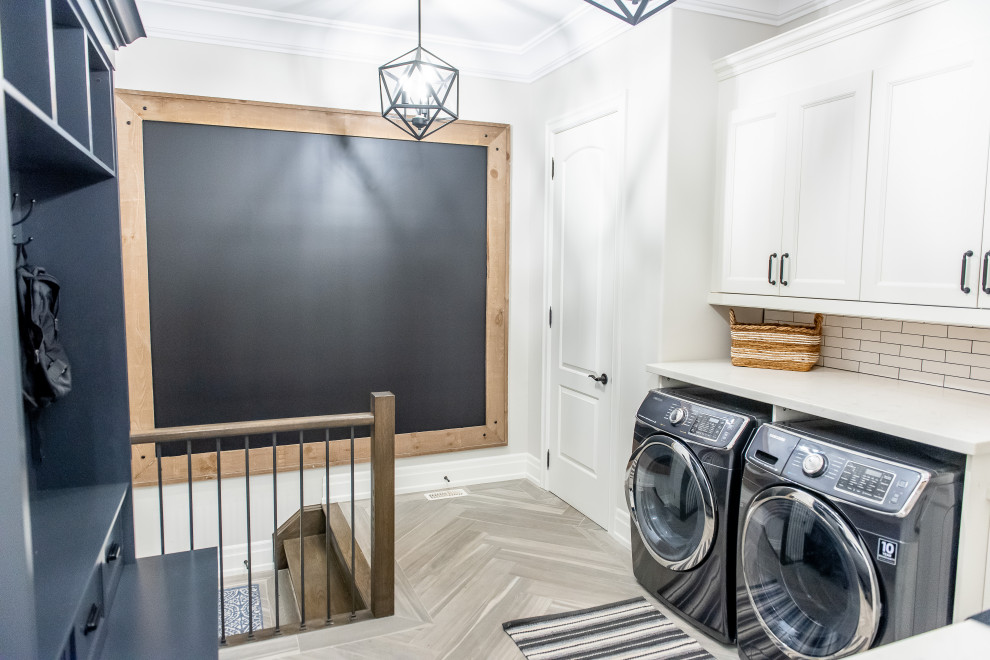 Inspiration for a transitional home design remodel in Toronto