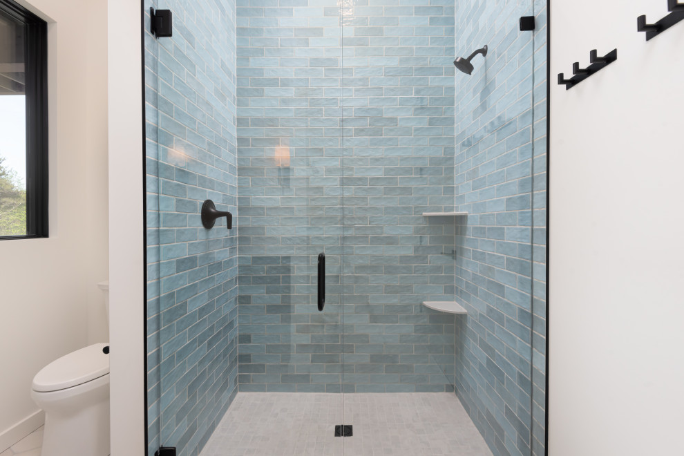 Home design - transitional home design idea