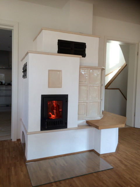 Kachelofen im Wohnraum - Landhausstil - München - von T. Schieweck