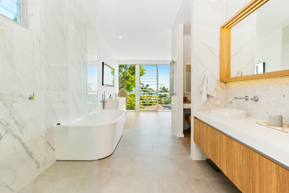 Inspiration for a contemporary bathroom in Sunshine Coast.