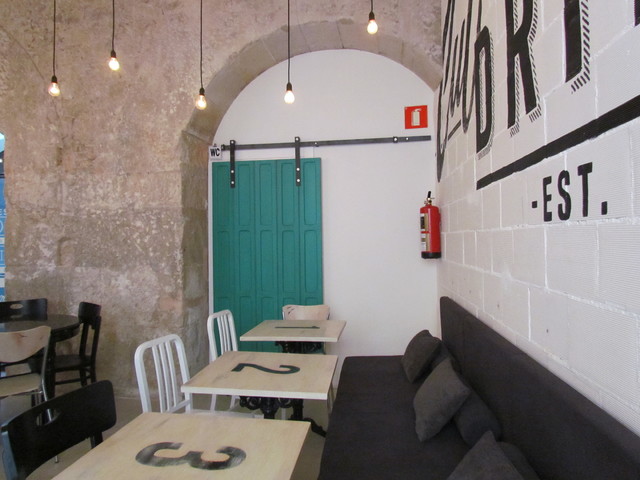 Restauraci&oacute;n de local para cafeter&iacute;a rustic-dining-room