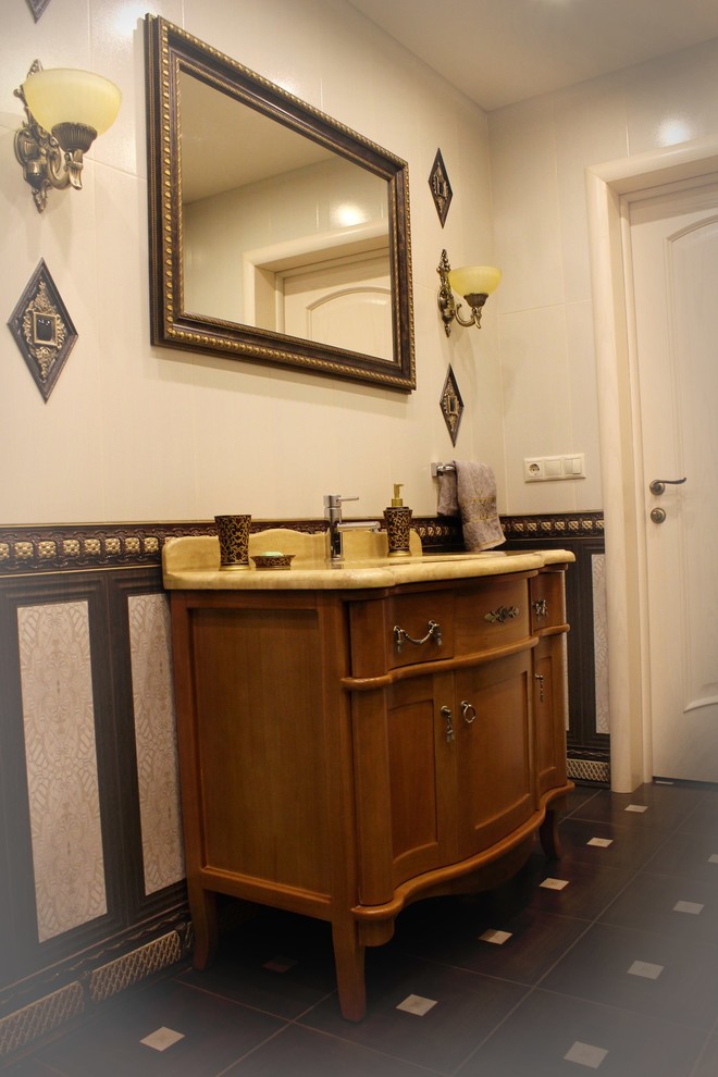 Натяжные потолки в квартире "классического стиля"