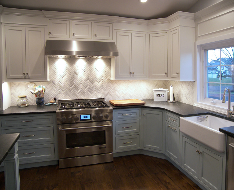 Kitchen - transitional kitchen idea