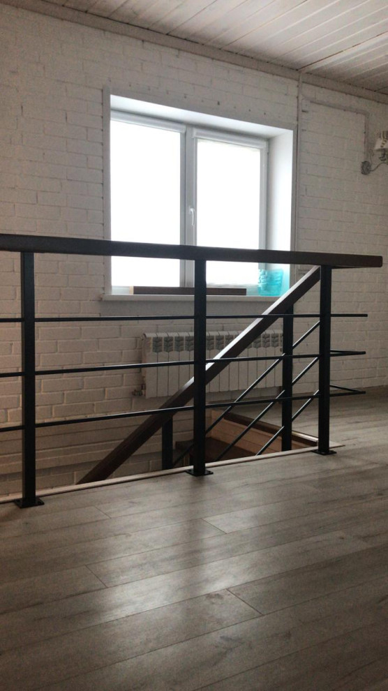 Металлический каркас лазерной резки+ступени из ясен с металлическим ограждением