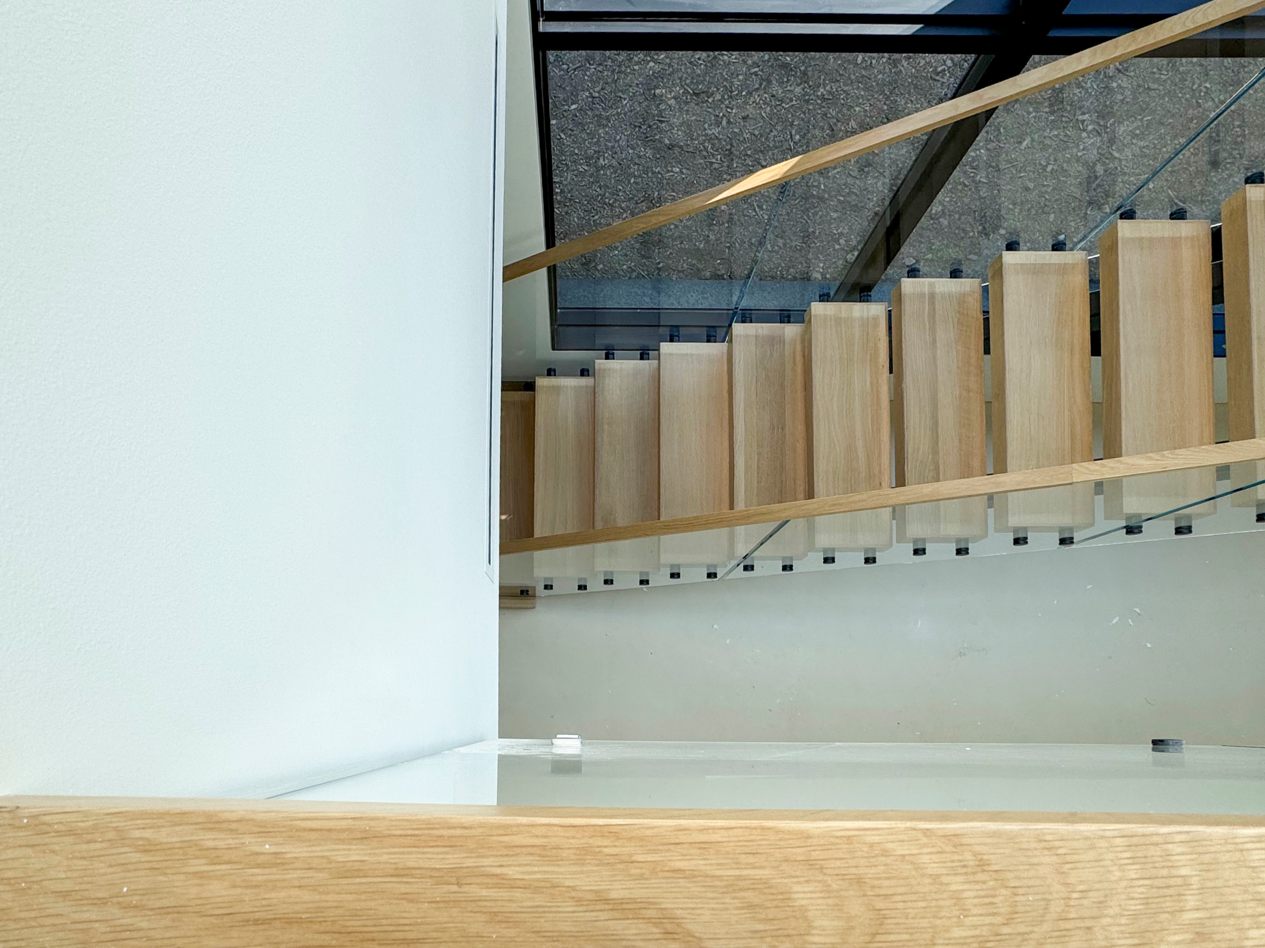 126_Visually Open and Light Contemporary Staircase, Mclean, VA 22102