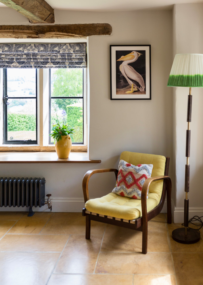 Mittelgroßes, Offenes Eklektisches Wohnzimmer mit Terrakottaboden und orangem Boden in Gloucestershire