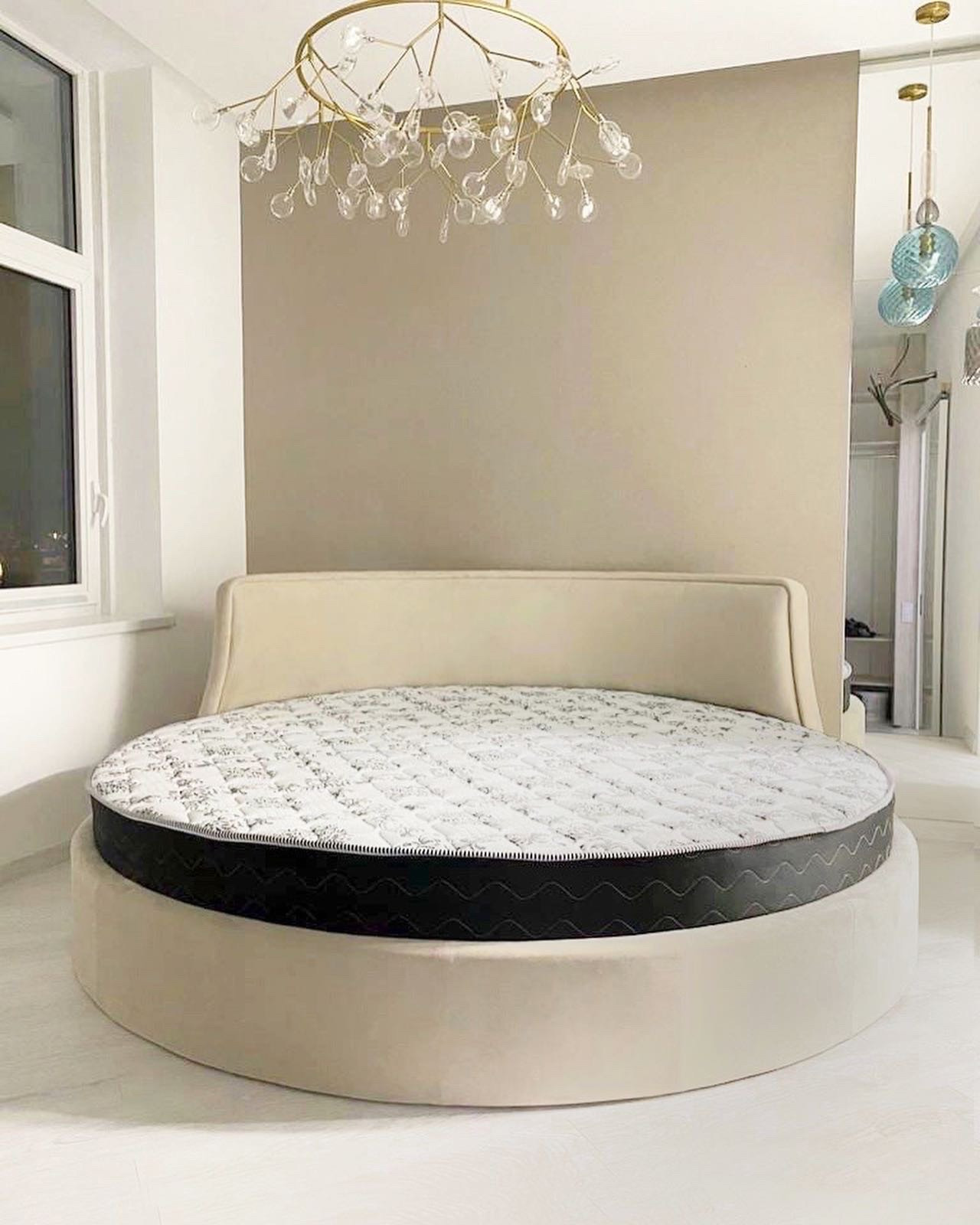 Круглая кровать изготовлена по дизайн-проекту