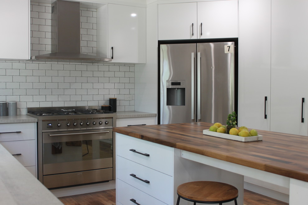 Transitional kitchen in Brisbane.