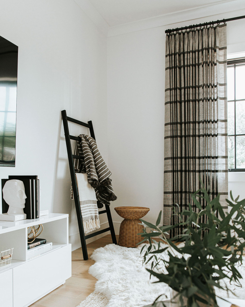 Transitional home design photo in Phoenix
