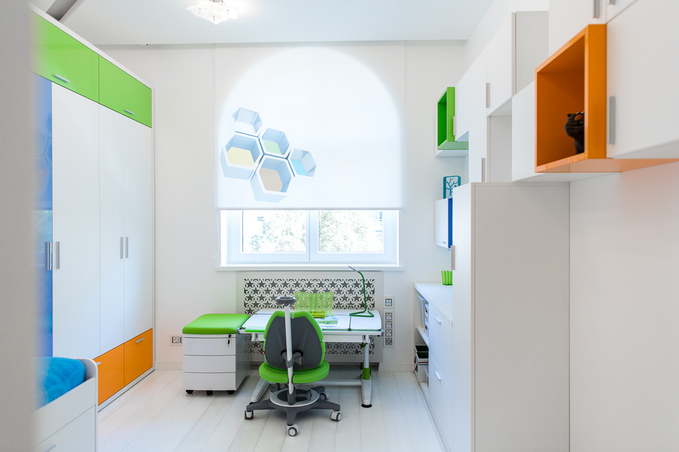 Photo of a mid-sized contemporary gender-neutral kids' study room in Moscow with white walls, light hardwood floors and white floor.