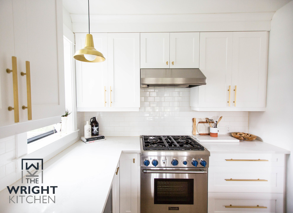 Example of a transitional kitchen design in Toronto