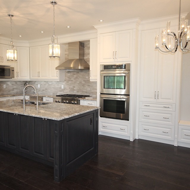Example of a transitional kitchen design in Toronto
