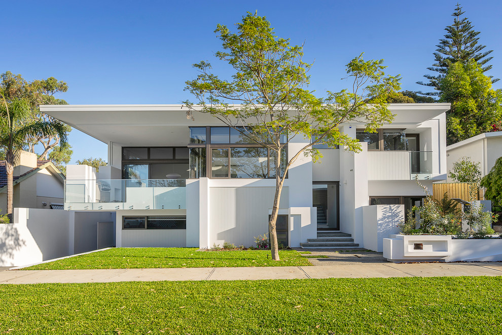 This is an example of a modern two-storey white house exterior in Perth with a flat roof.