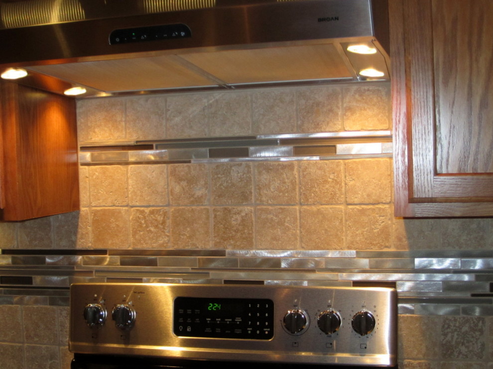 Example of an eclectic kitchen design in Phoenix